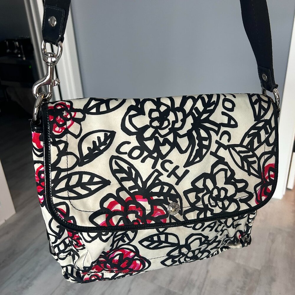 Vintage Coach Sateen Graffiti Kyra Poppy Black White Messenger Bag